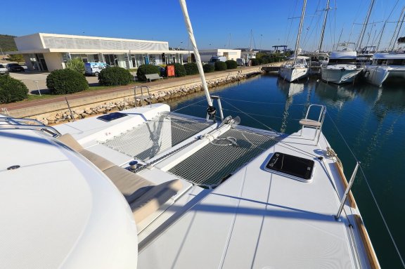 Image of Gimme Kiss yacht #16