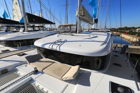 Image of Gimme Kiss yacht #21
