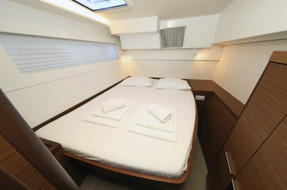 Image of Gimme Kiss yacht #25