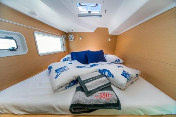 Image of Queen Mia yacht #9