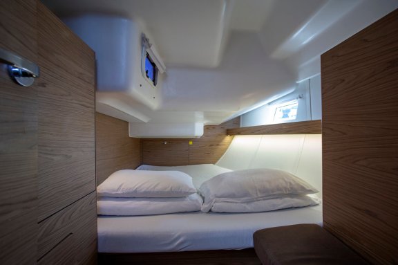 Image of Tightrope yacht #20