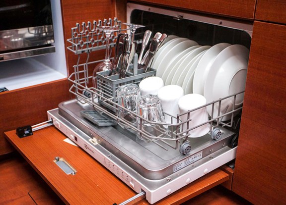 Image of Tefnut yacht #25