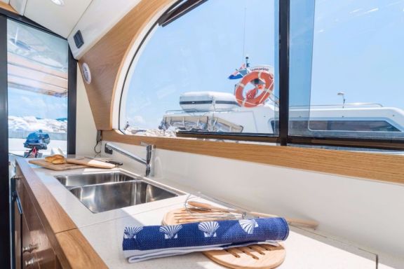 Image of Mira yacht #16