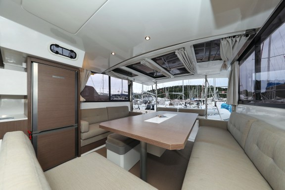Image of Queen Bee yacht #17