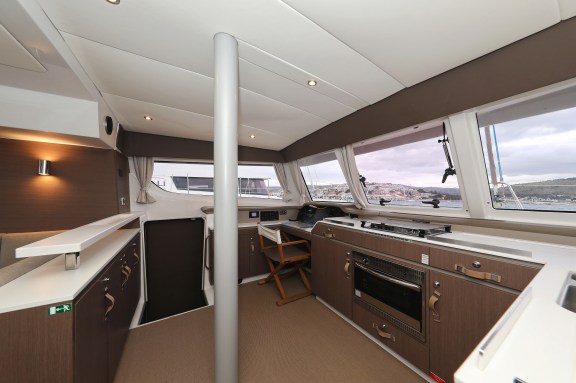Image of Queen Bee yacht #19