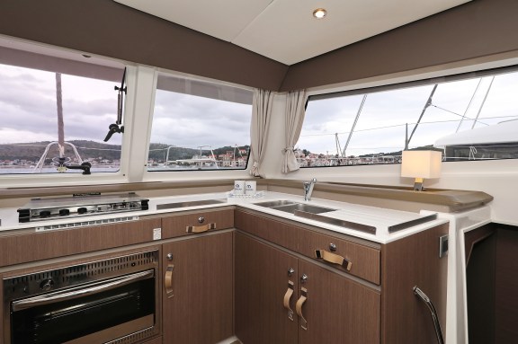 Image of Queen Bee yacht #20