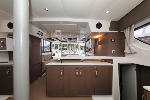 Image of Queen Bee yacht #21