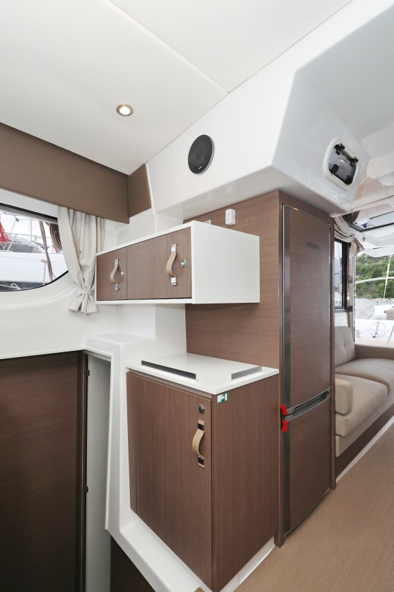 Image of Queen Bee yacht #22