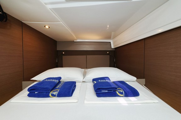 Image of Queen Bee yacht #28