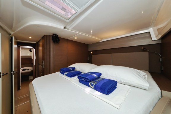 Image of Queen Bee yacht #29