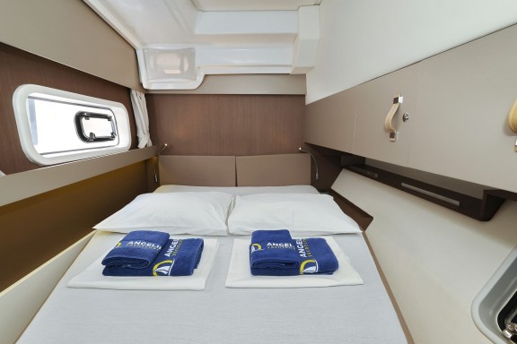 Image of Queen Bee yacht #31