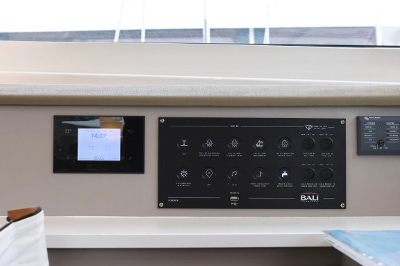 Image of Queen Bee yacht #41