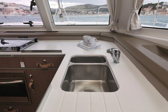 Image of Queen Bee yacht #44