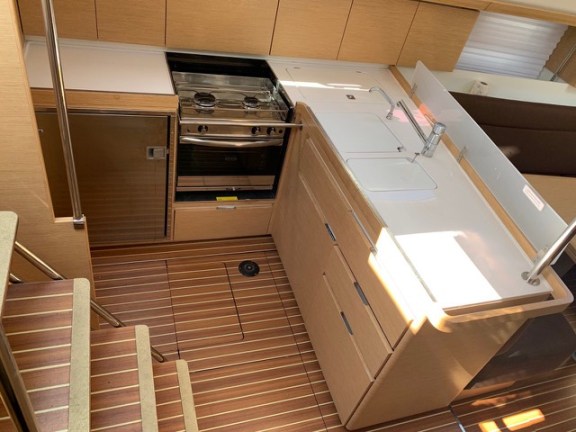 Image of Skyfall yacht #5