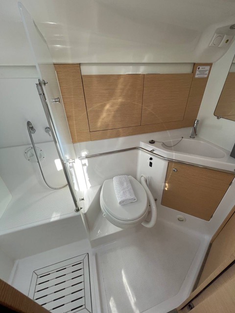 Image of Skyfall yacht #10