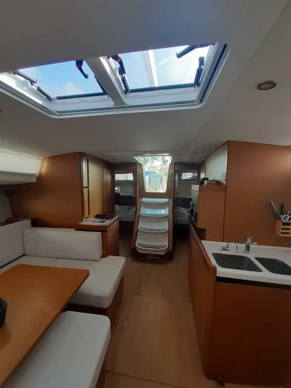 Image of White Pearl yacht #14