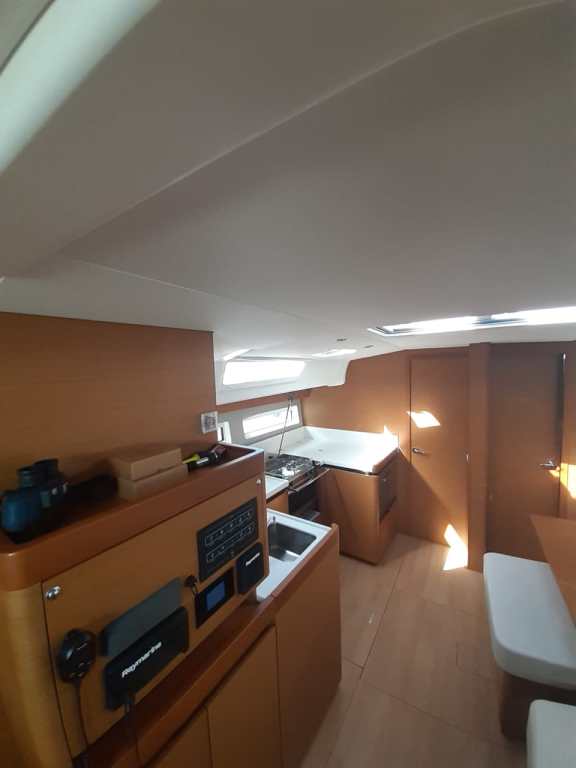 Image of White Pearl yacht #15