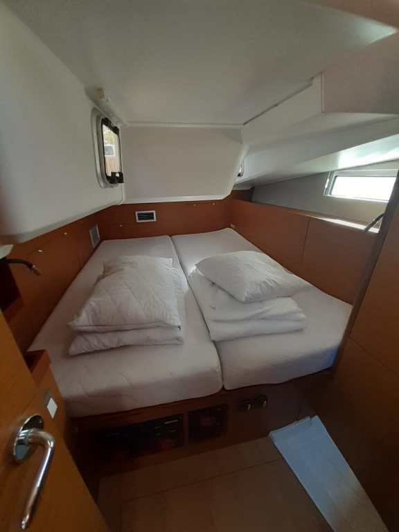 Image of White Pearl yacht #17