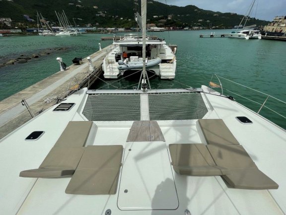 Image of Singing Winds yacht #6