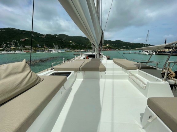 Image of Singing Winds yacht #8