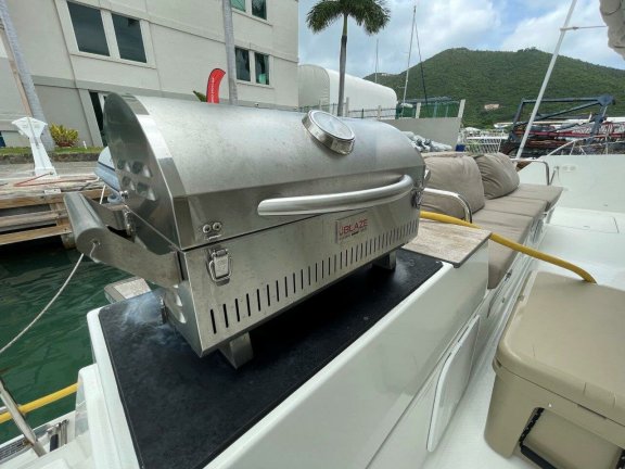 Image of Singing Winds yacht #9