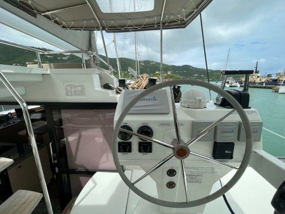 Image of Singing Winds yacht #10