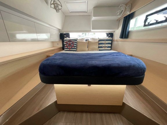 Image of Singing Winds yacht #15