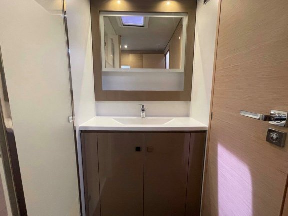 Image of Singing Winds yacht #18