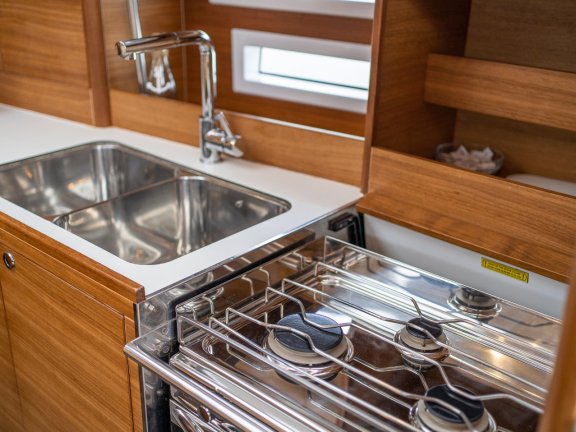 Image of Ciao Ragazza yacht #13