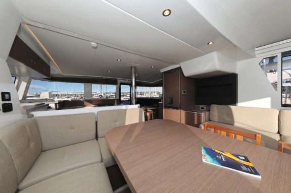 Image of Hubble yacht #12