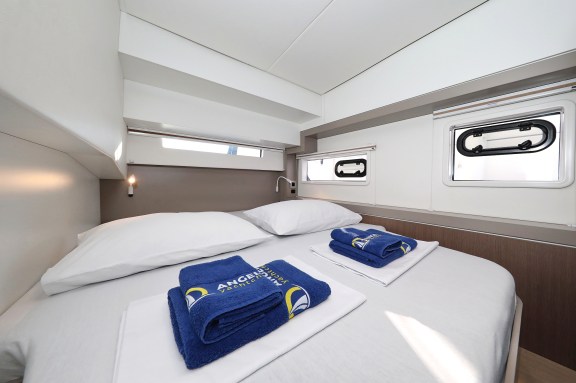 Image of Hubble yacht #28