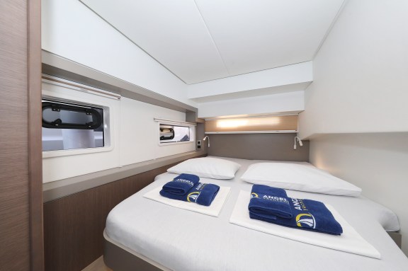 Image of Hubble yacht #30