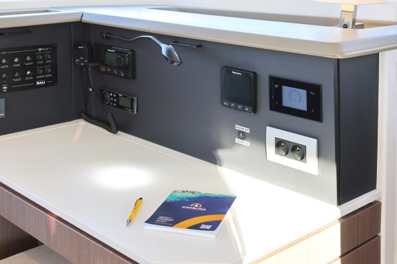 Image of Hubble yacht #43