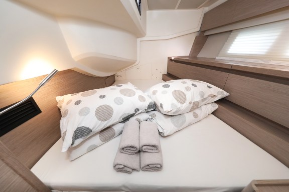 Image of Hot Stuff yacht #23