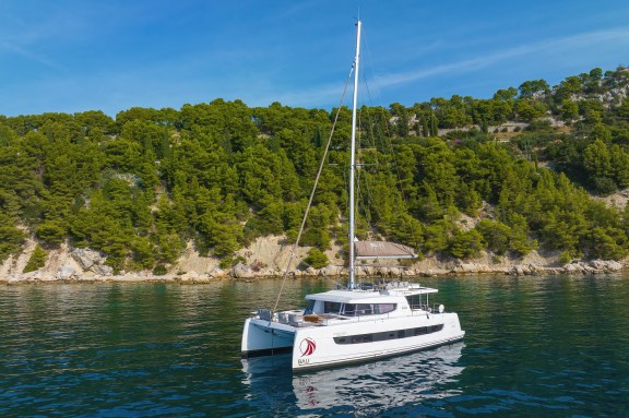 Image of La Vie Est Belle yacht #4