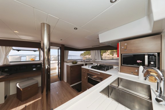 Image of La Vie Est Belle yacht #17