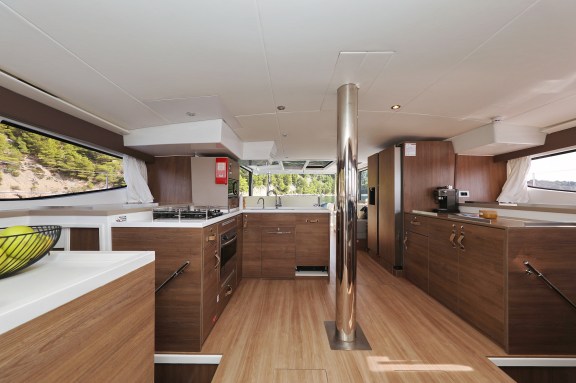 Image of La Vie Est Belle yacht #18