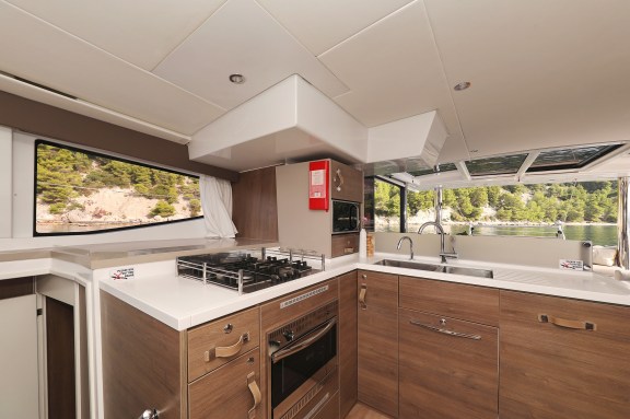 Image of La Vie Est Belle yacht #19