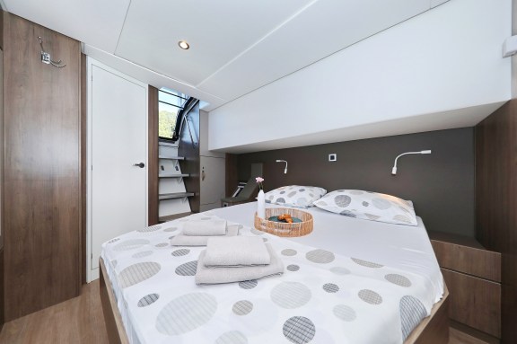 Image of La Vie Est Belle yacht #22