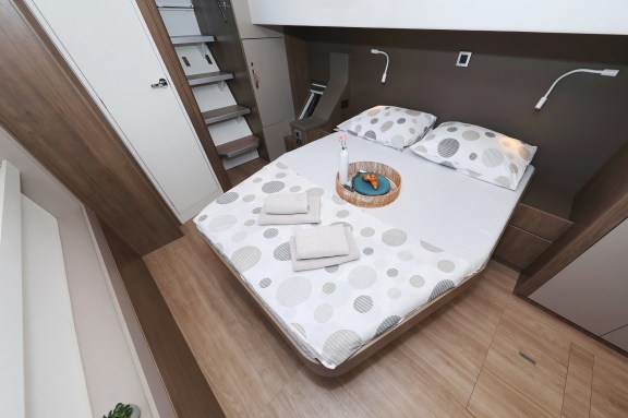 Image of La Vie Est Belle yacht #23