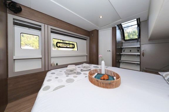 Image of La Vie Est Belle yacht #24