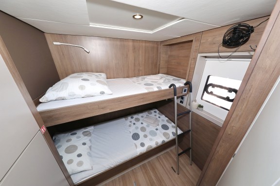 Image of La Vie Est Belle yacht #27