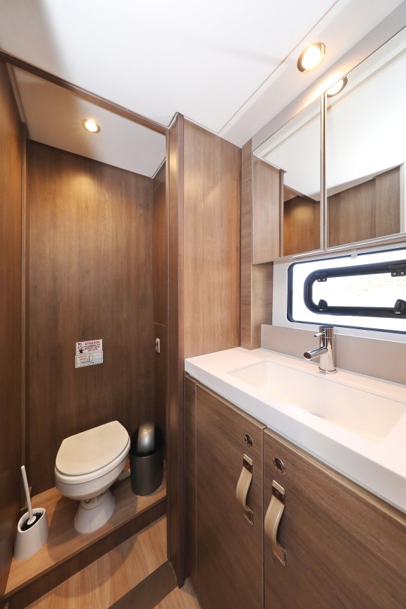 Image of La Vie Est Belle yacht #30