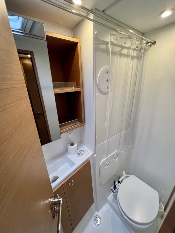 Image of Silver Kiss yacht #15