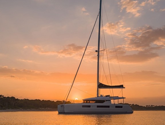 Image of Reina (ONLY SKIPPERED) yacht #3