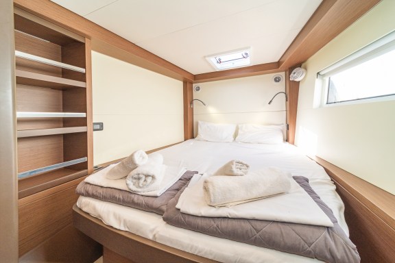 Image of Reina (ONLY SKIPPERED) yacht #6