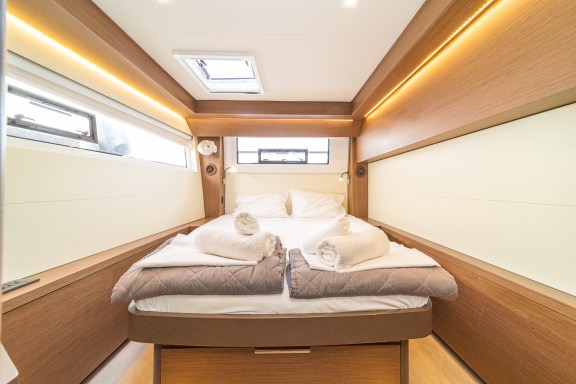 Image of Reina (ONLY SKIPPERED) yacht #7