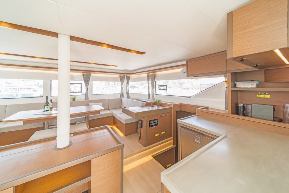 Image of Reina (ONLY SKIPPERED) yacht #12