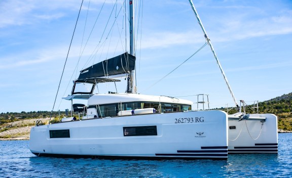 Image of Bahia Real yacht #7