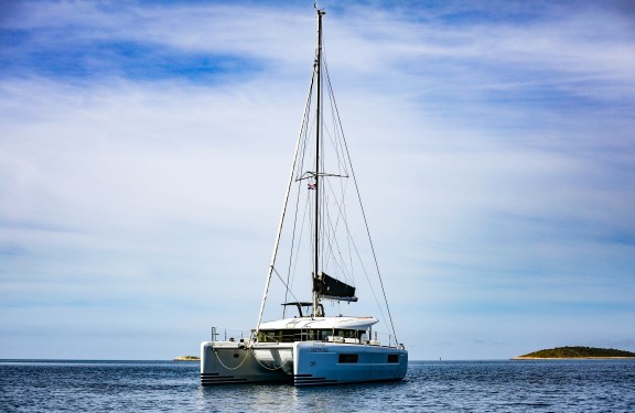 Image of Bahia Real yacht #8